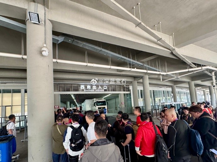 盛況空前！記者曬照：距離中澳之戰(zhàn)還有三小時，現(xiàn)場記者已超百名