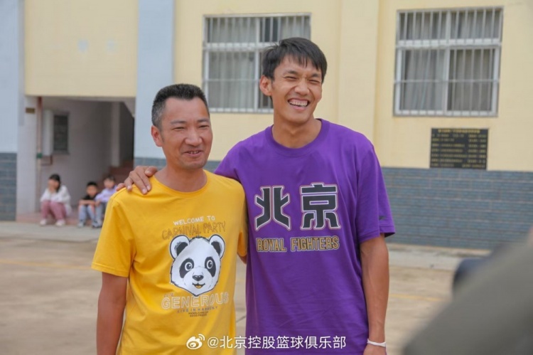 那一封信的故事還在延續(xù) 矣進(jìn)宏母校的師生們來(lái)到北京了！