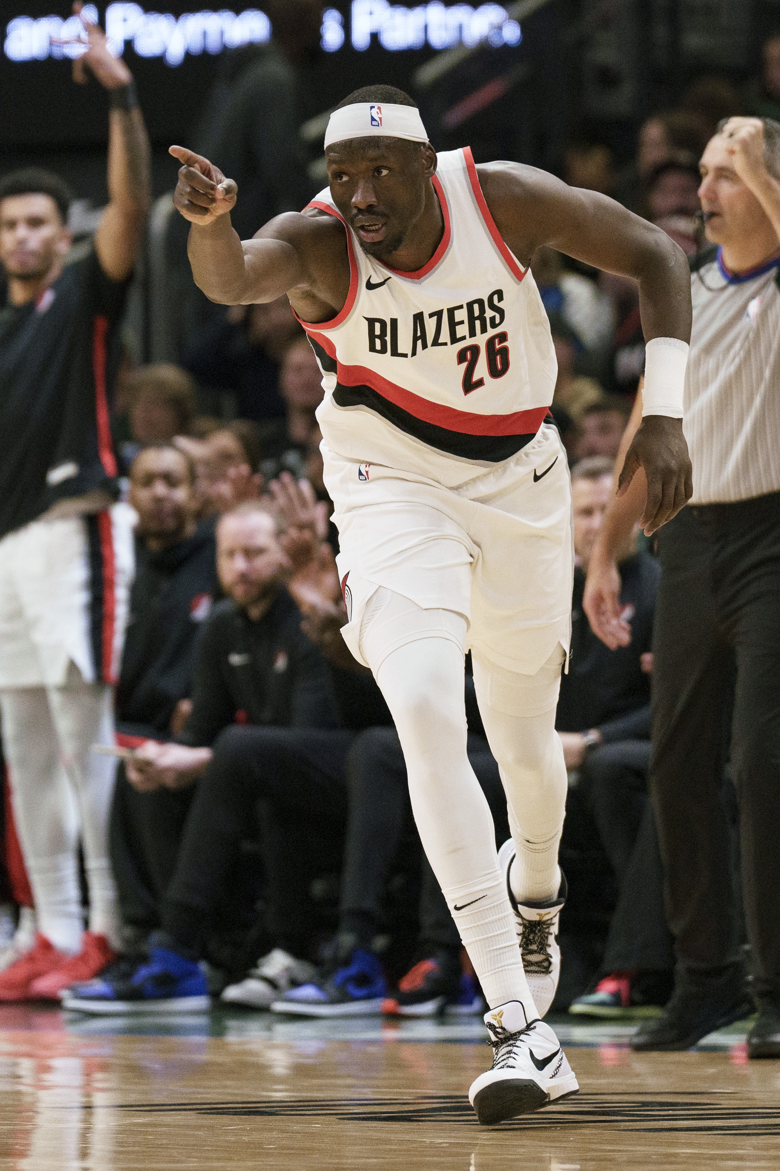 CBA名宿！里斯上半場三分4中3 11分鐘砍下11分5籃板